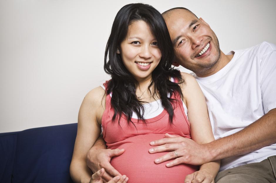 Kép erről: asian couple pregnant