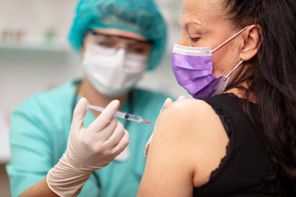 woman getting flu shot